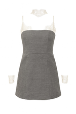 Платье SNOW в длине мини с кружевными манжетами и чокером