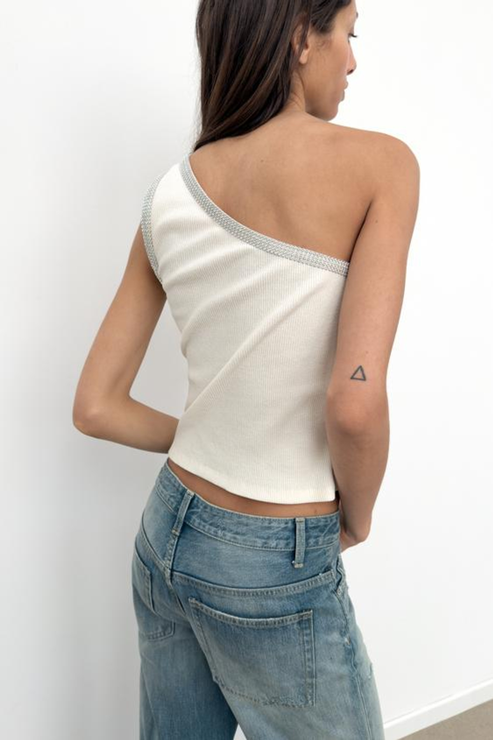 ZARA ТОП АСИММЕТРИЧНОГО КРОЯ СО СТРАЗАМИ, БЕЛЫЙ