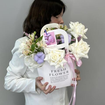 «Зефир» букет с розами плайя бланка, альстромерией и статицей