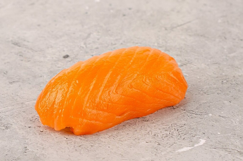 суши с лососем 2 шт