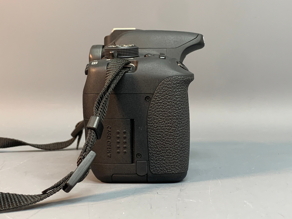 Canon 700D Kit 18-55mm IS STM 1.070 кадров