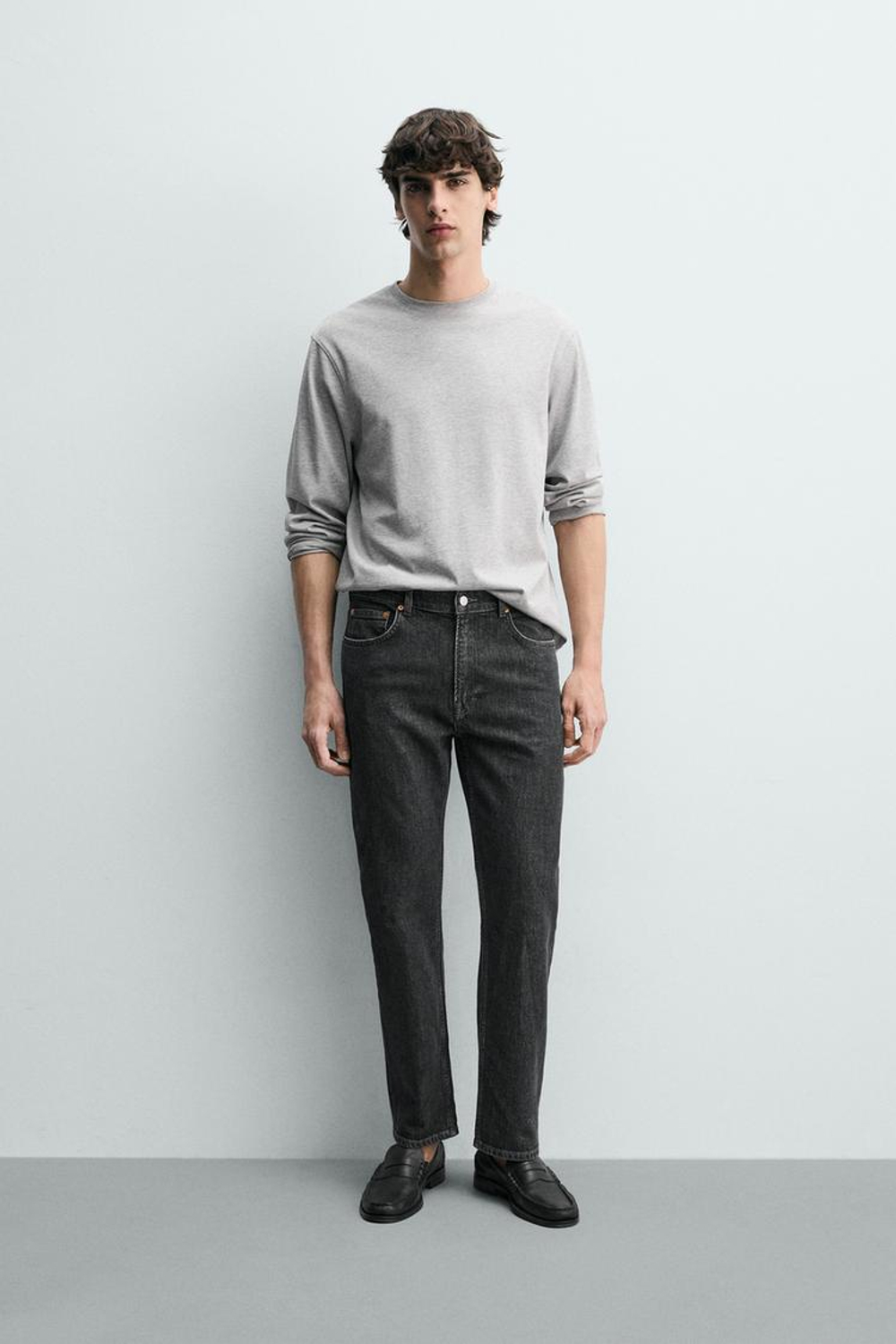 ZARA ДЖИНСЫ REGULAR FIT ОБЛЕГЧЕННЫЕ, УГОЛЬНЫЙ