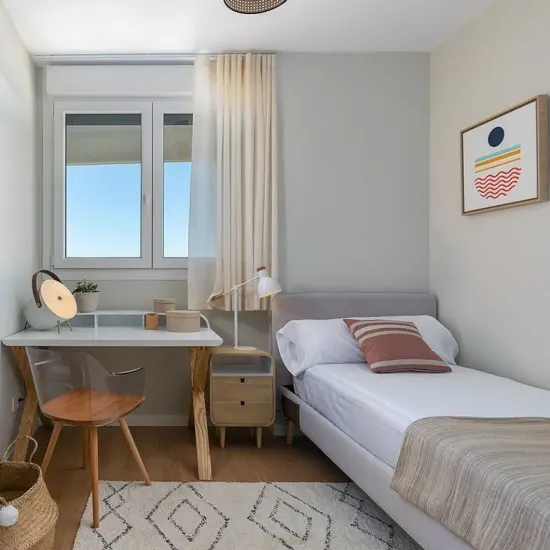 Стул Klam c прозрачной спинкой c подлокотниками