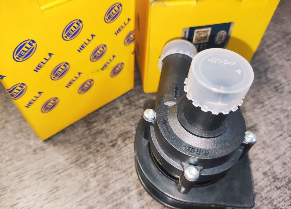 HELLA насос водяной дополнительный VAG GEN 2