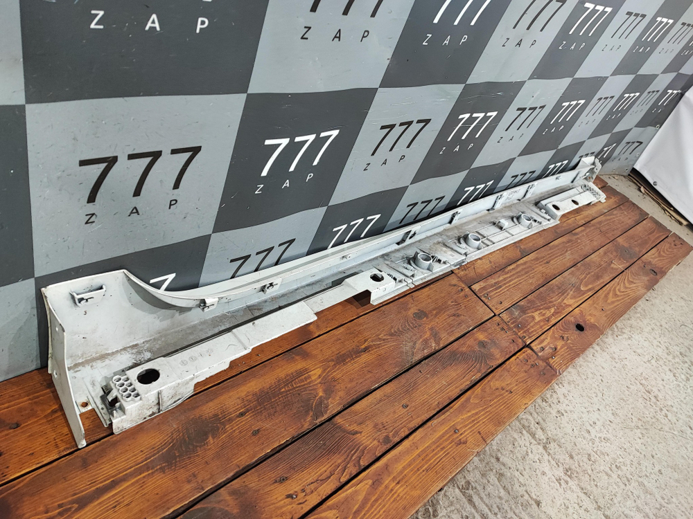 Накладка порога левого Toyota Prius 4 (XW50) 15-22 Б/У Оригинал 7586047080