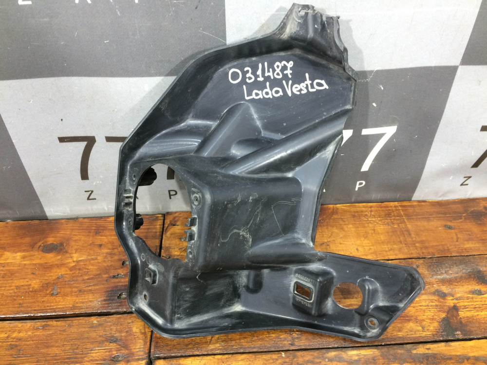 Кронштейн ПТФ передней левой Lada Vesta 15-нв Б/У Оригинал 8450006277