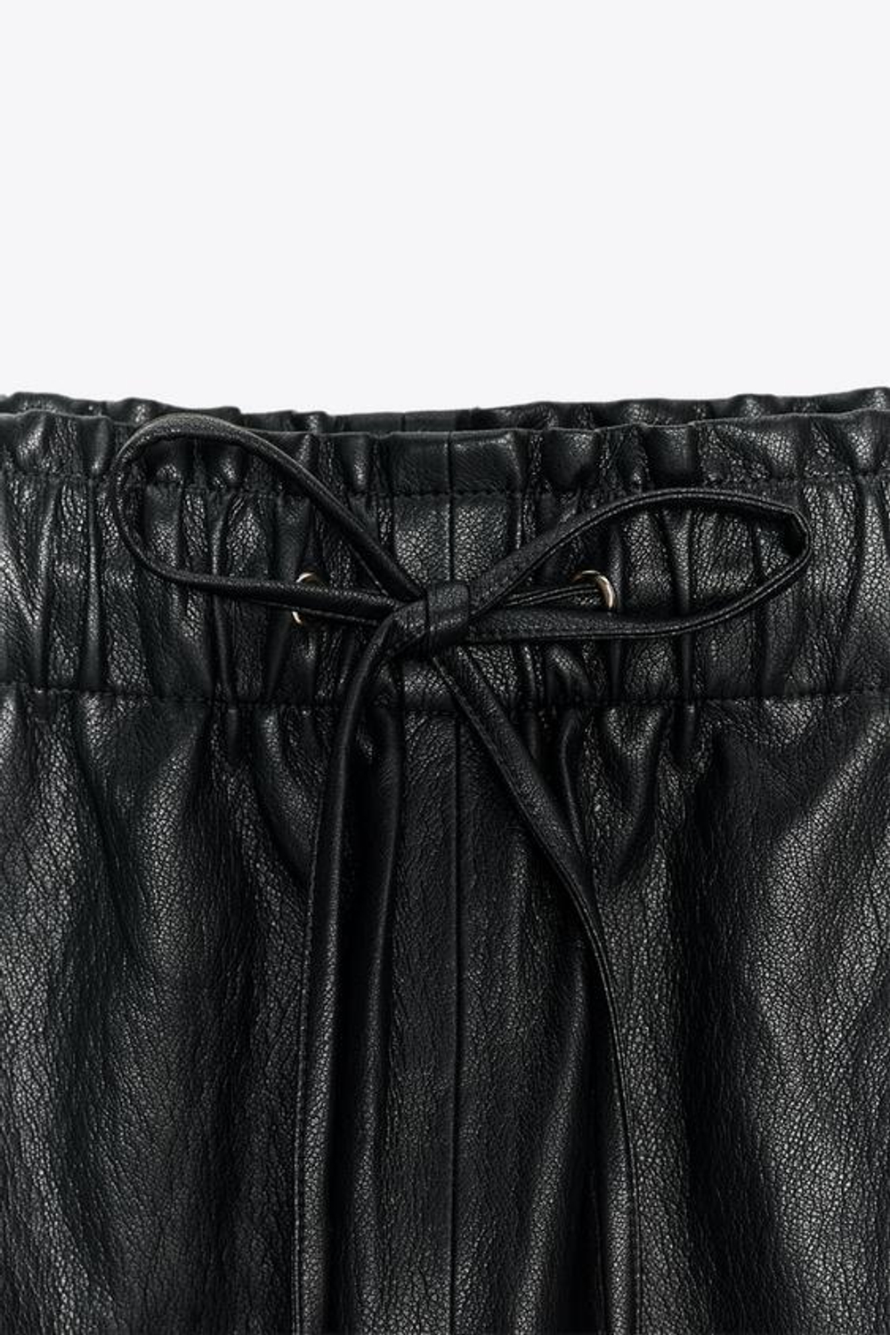 ZARA БРЮКИ ИЗ ИСКУССТВЕННОЙ КОЖИ, ЧЕРНЫЙ