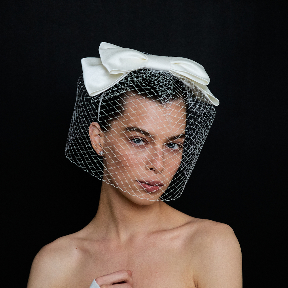 Вуаль круглая с объемным бантом из тафты