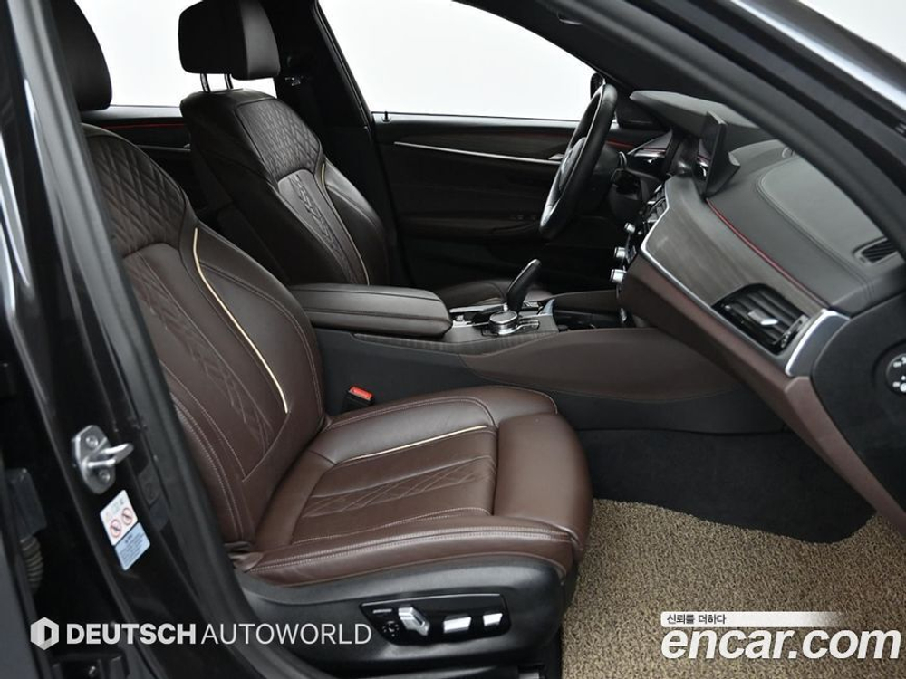 BMW 5 Series (G30) 520i M Sports (08.2020)