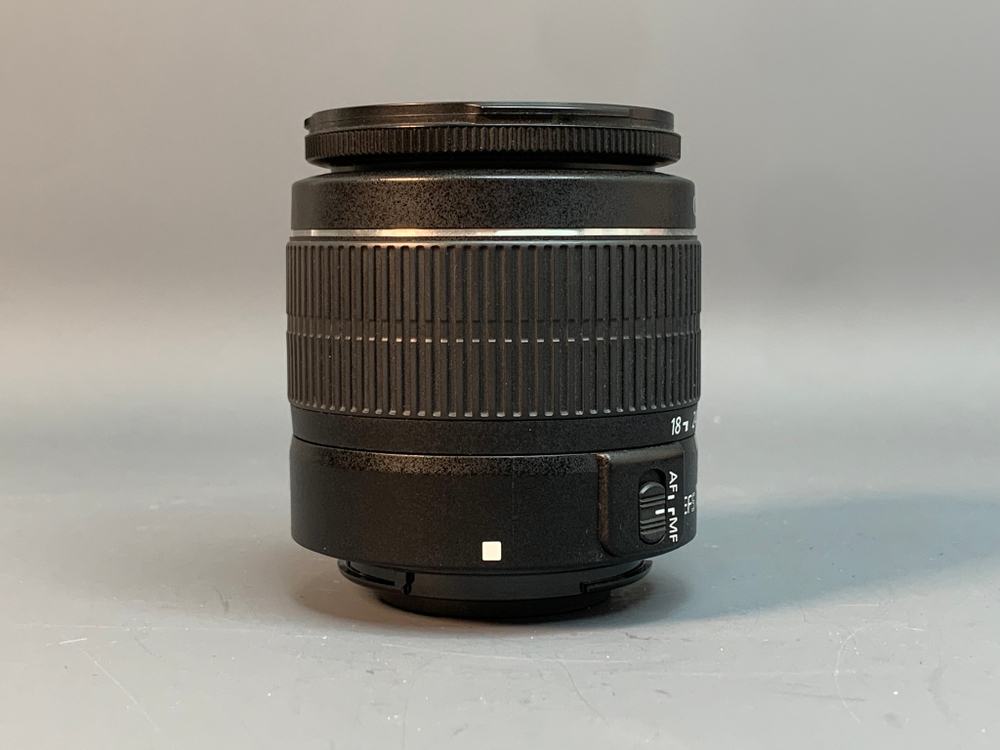 Canon EF-S 18-55mm 3.5-5.6 III с дефектами