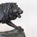 Кабинетная скульптура «Идущий лев»