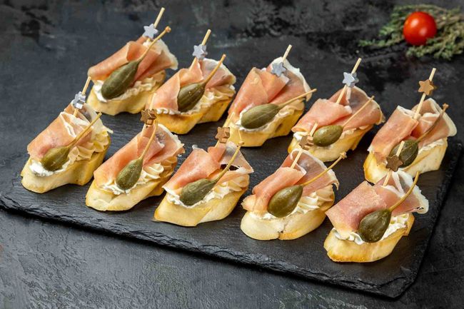 Брускетта с пармской ветчиной, 10 шт.
