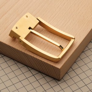 Ременная пряжка 39 мм из нержавеющей стали, цвет золото // BTCG39