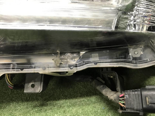 Битая Фара левая Toyota Land Cruiser 200 15-21 LED