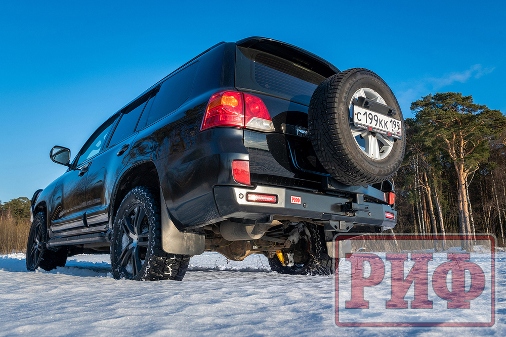 Бампер силовой задний Toyota Land Cruiser 200 2012-2015 с квадратом под фаркоп, калиткой, фонарями, подсветкой номера, стандарт РИФ