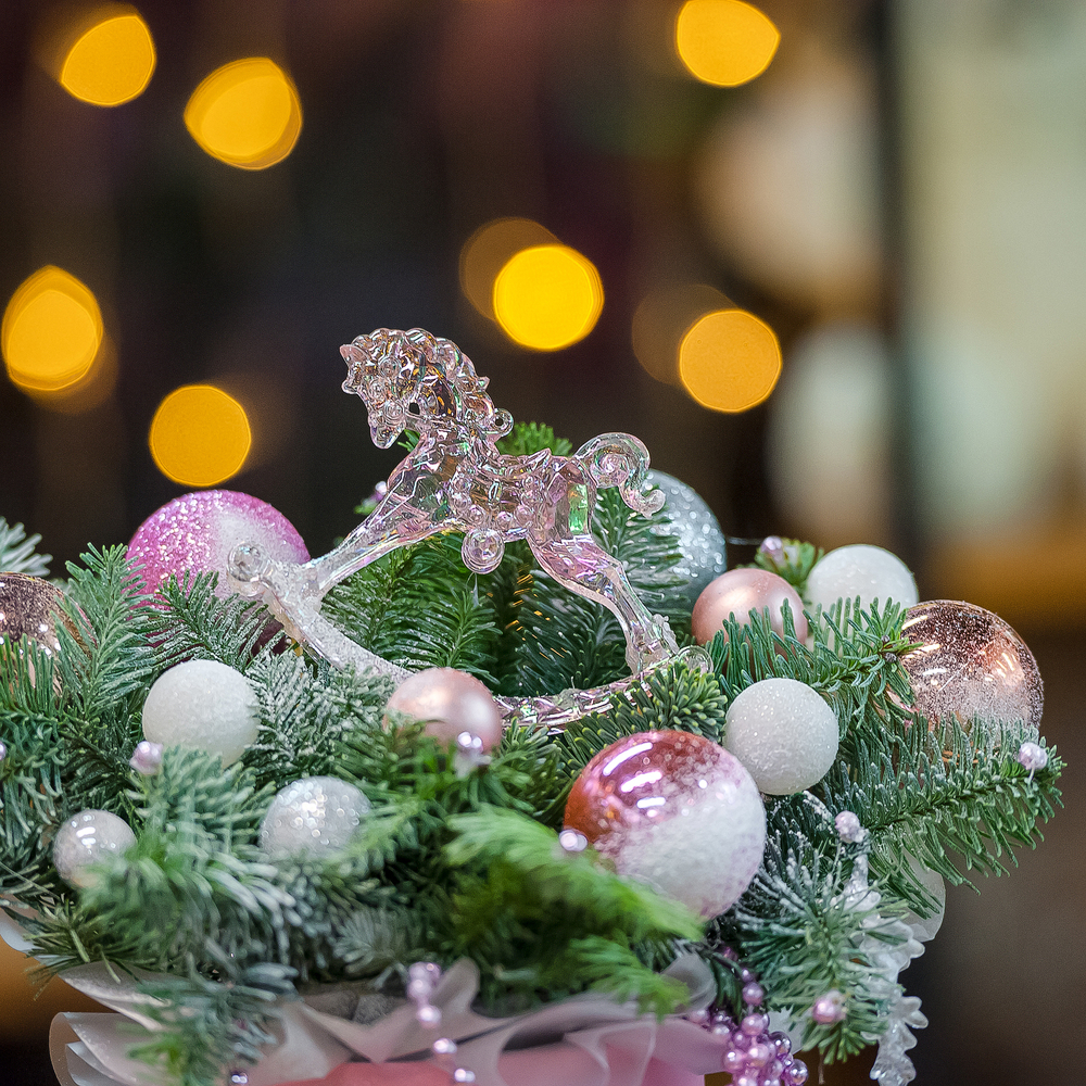 Розовая шляпная коробка с нобилисом