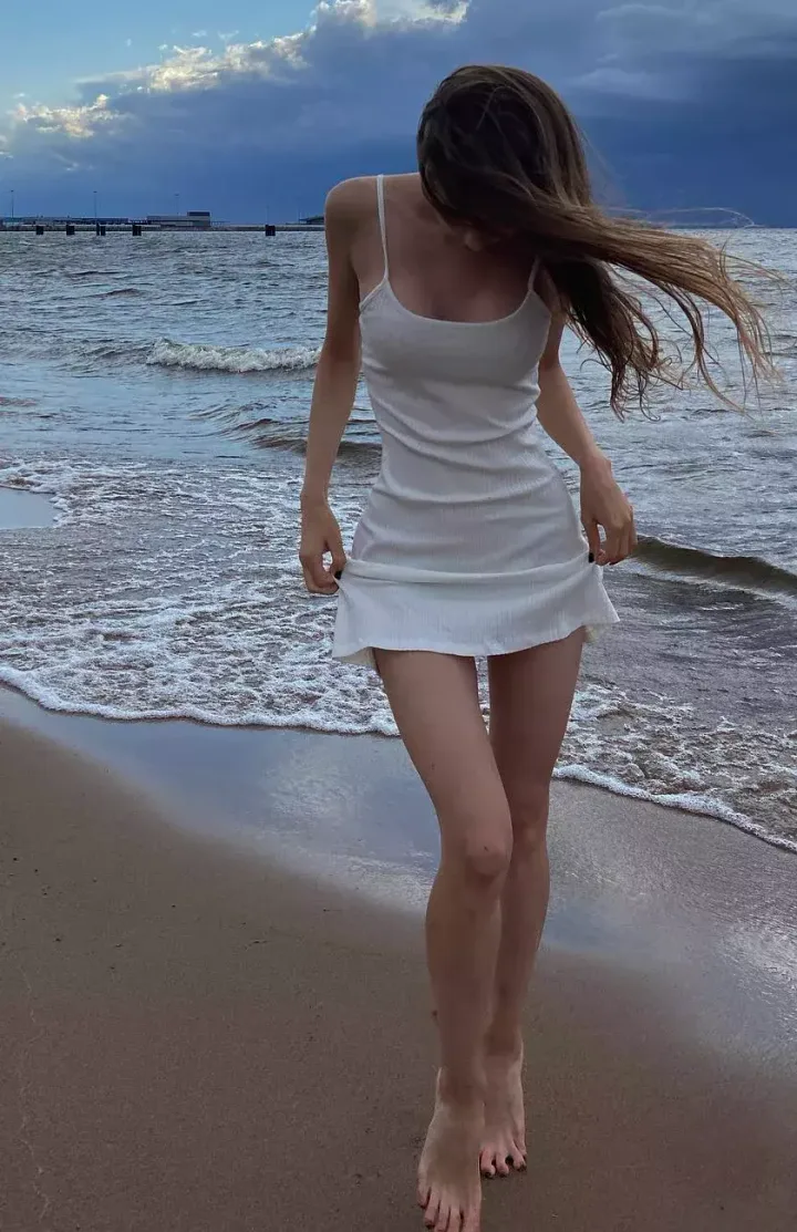 Базовое женское платье «MILOS»