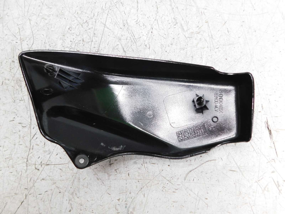 Пластик боковой правый Honda VTX1800 SC49