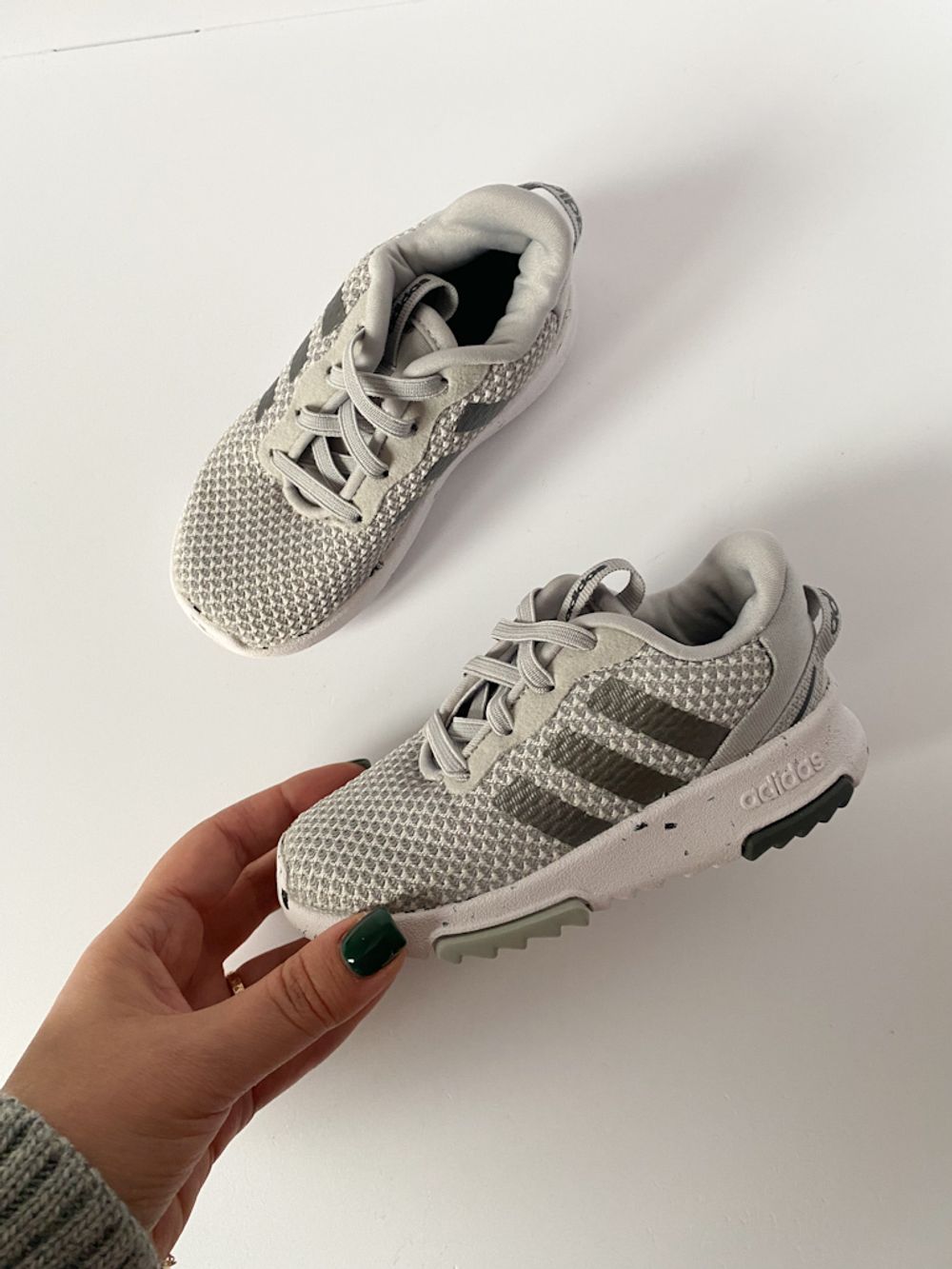 Кроссовки Adidas, 24