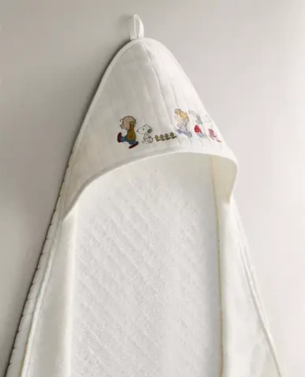 ZARA HOME ДЕТСКОЕ ПОЛОТЕНЦЕ С КАПЮШОНОМ PEANUTS™, ЖЕЛТОВАТО-БЕЛЫЙ