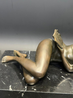 Бронзовая скульптура «Девушка с книгой»