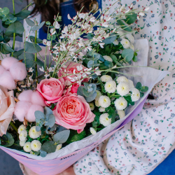 150. Нежный букет с пионовидной розой и хлопком