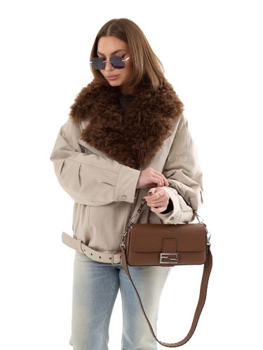 Бежевая парка-косуха с меховым воротником