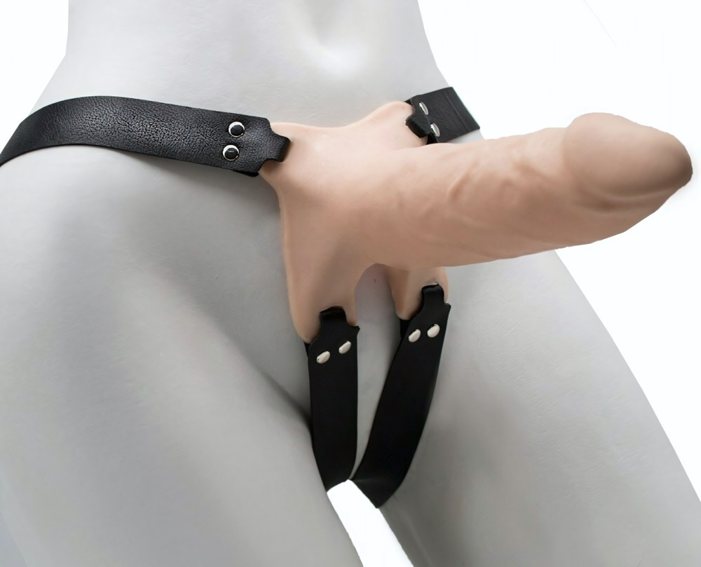 Фаллопротез поясной пустотелый с бандажом телесный 19 см