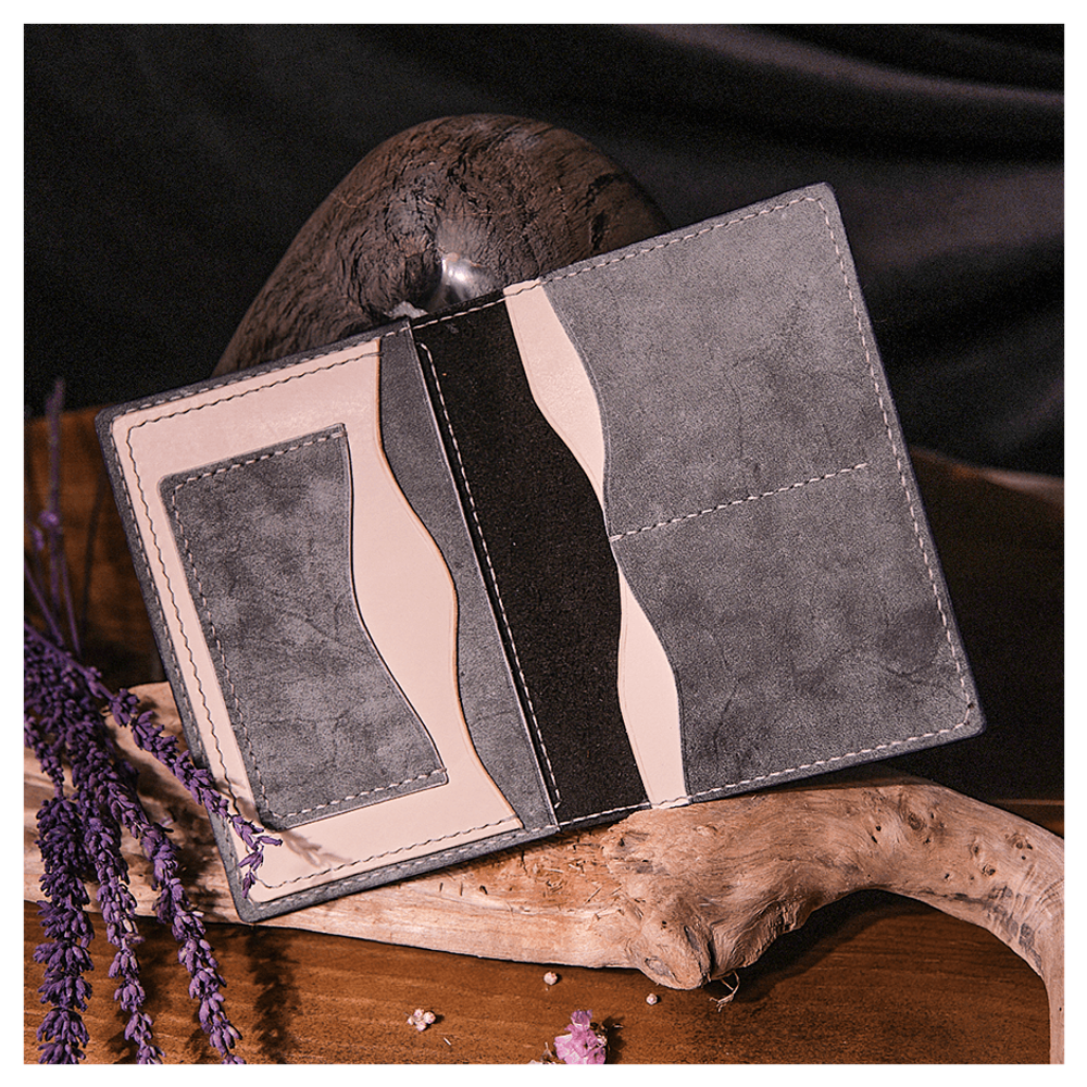 Чехол на паспорт «Лев» серый