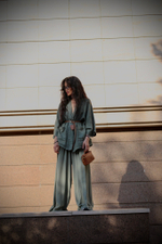 свободные брюки на резинке