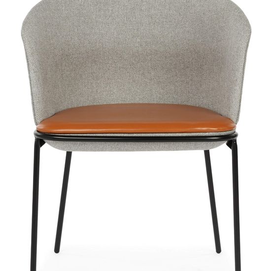 Стул Embrace с подлокотниками серая ткань и коричневая экокожа