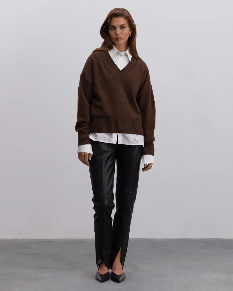 Коричневый укороченный свитер из шерсти