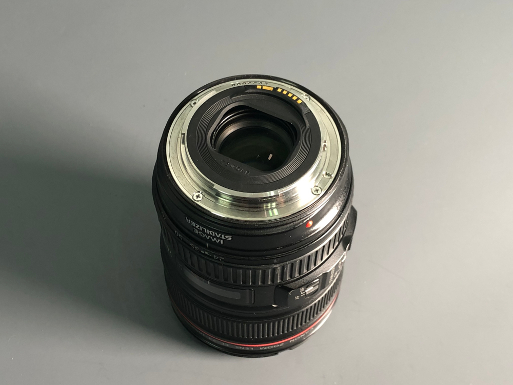 Canon 24-105mm 4L IS USM (С царапиной на линзе)