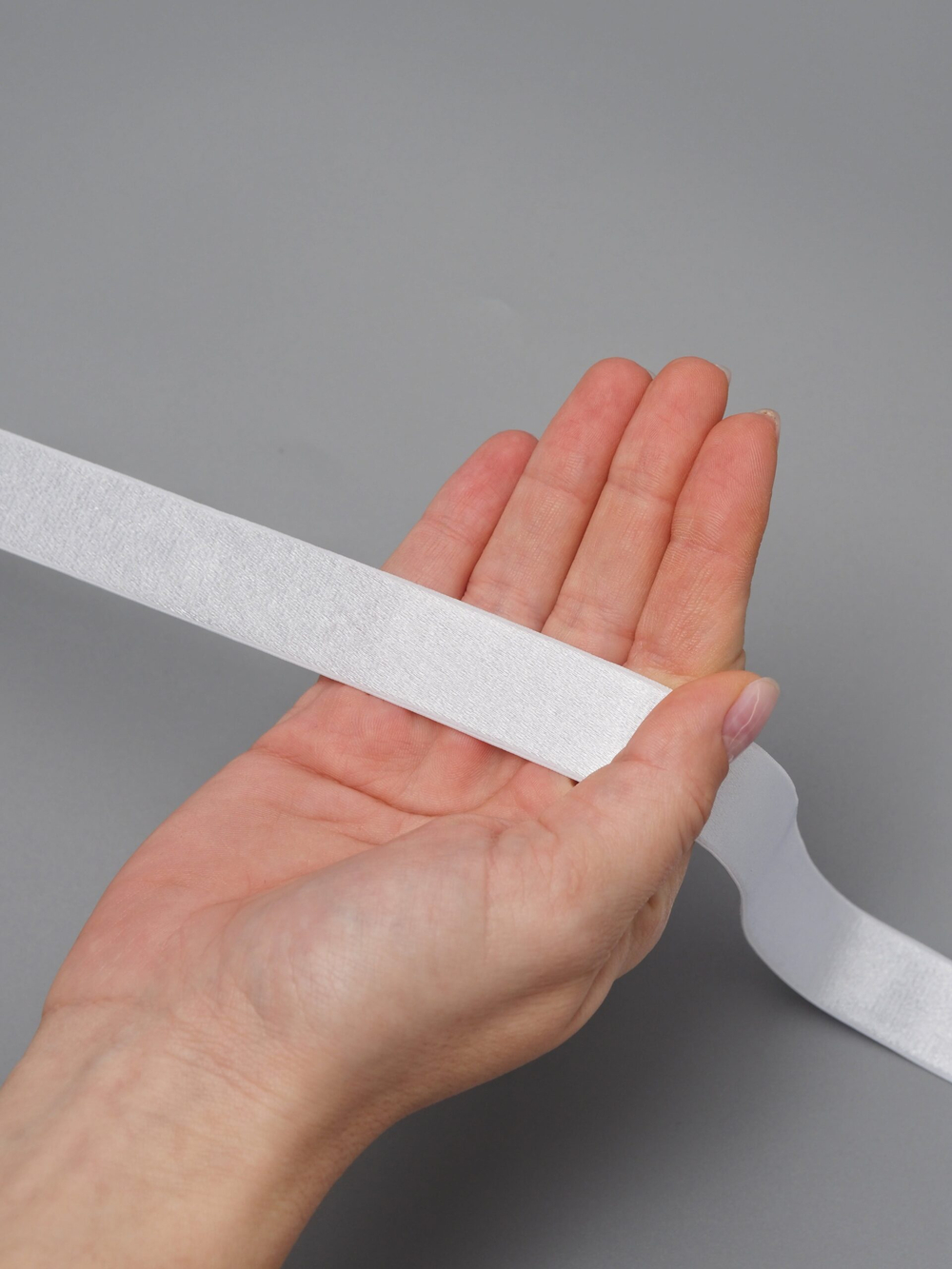 Резинка бретелечная кипельно-белая глянцевая ширина 20 мм