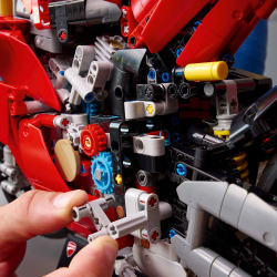LEGO Technic - Мотоцикл Ducati Panigale V4 S 42202