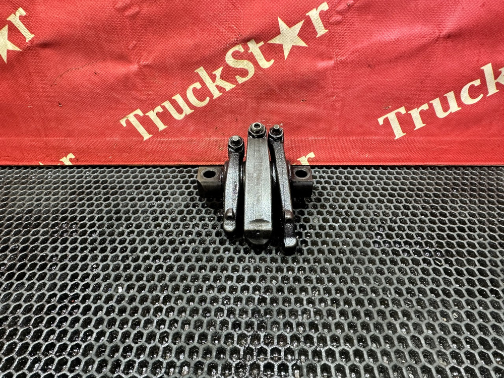 Вал рокеров в сборе