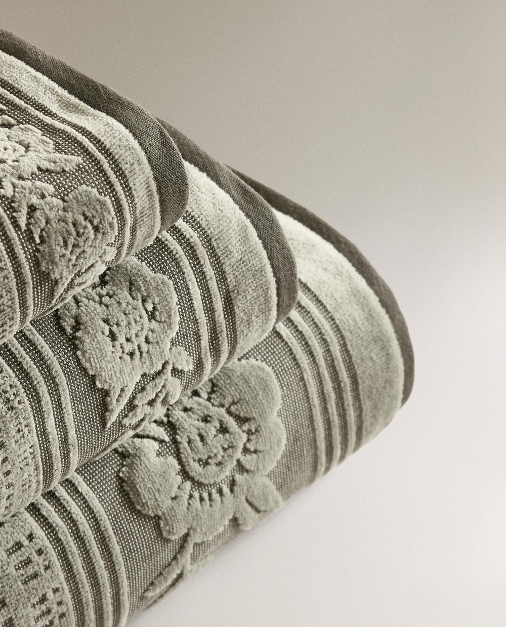 Zara Home - Жаккардовое велюровое банное полотенце, зеленый, 90х150 см