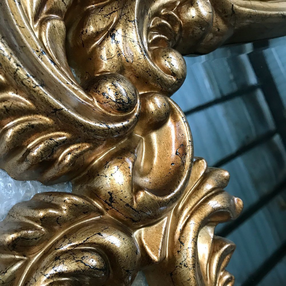 Настенное зеркало Валентино Объект мечты