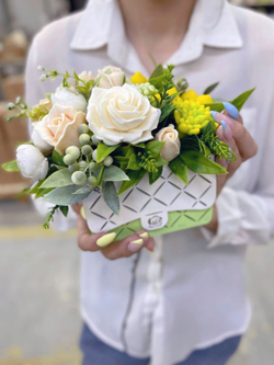 Букет «Розы и лимоны, сумочка»