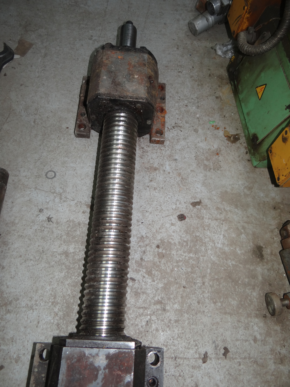 Шарико-винтовая пара ШВП L= 1810 мм Tr 68х10 в сборе