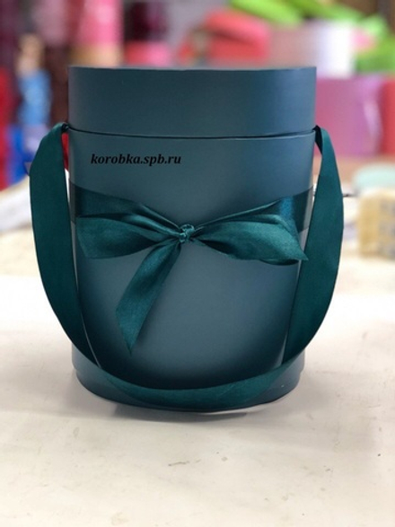 Шляпная коробка PREMIUM D 18см. Цвет: темно зеленый  .  Розница 600  рублей .