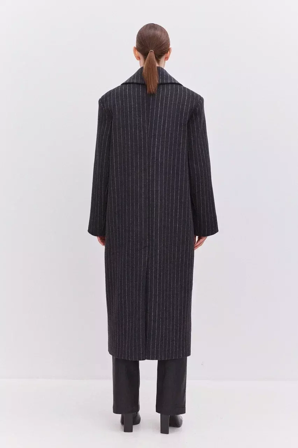 Пальто удлиненное женское темно-серое