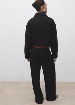 Укороченная куртка с карманами