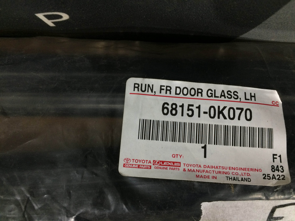 Уплотнитель стекла переднего левого Hilux 8 Новый Оригинал 681510K070