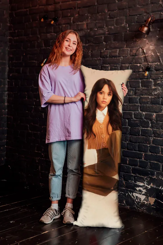 Дакимакура Дженна Ортега №3