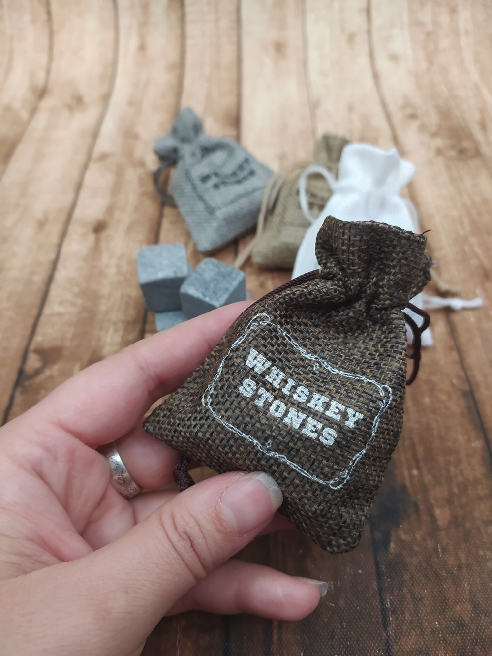 камни в мешочке для виски