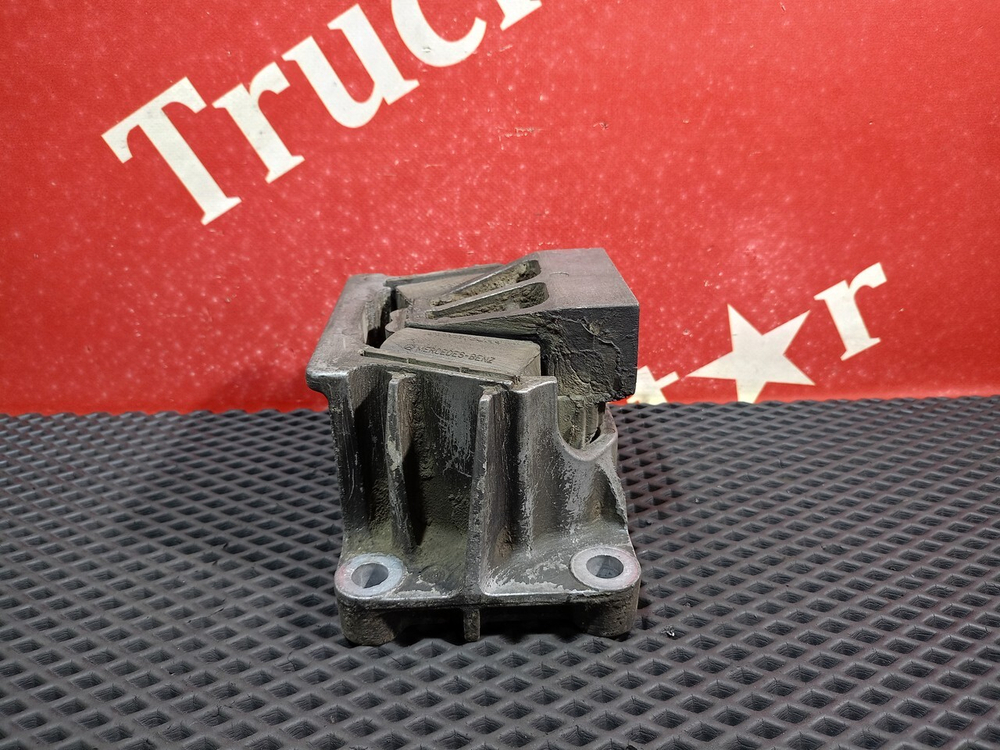 Подушка двигателя передняя