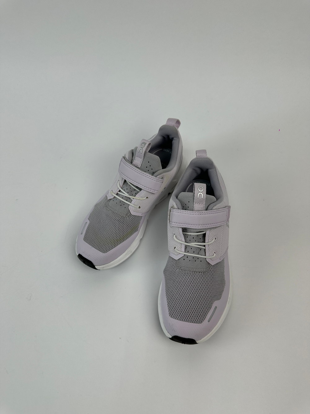 Кроссовки ON