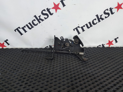 Замок капота левый