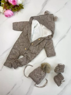 Вязаный комбинезон для новорожденных